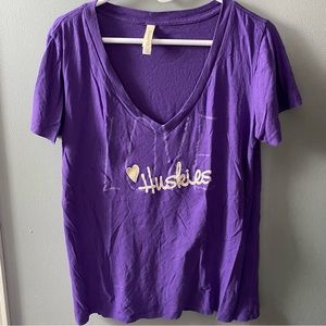 University of Washington v-neck t-shirt